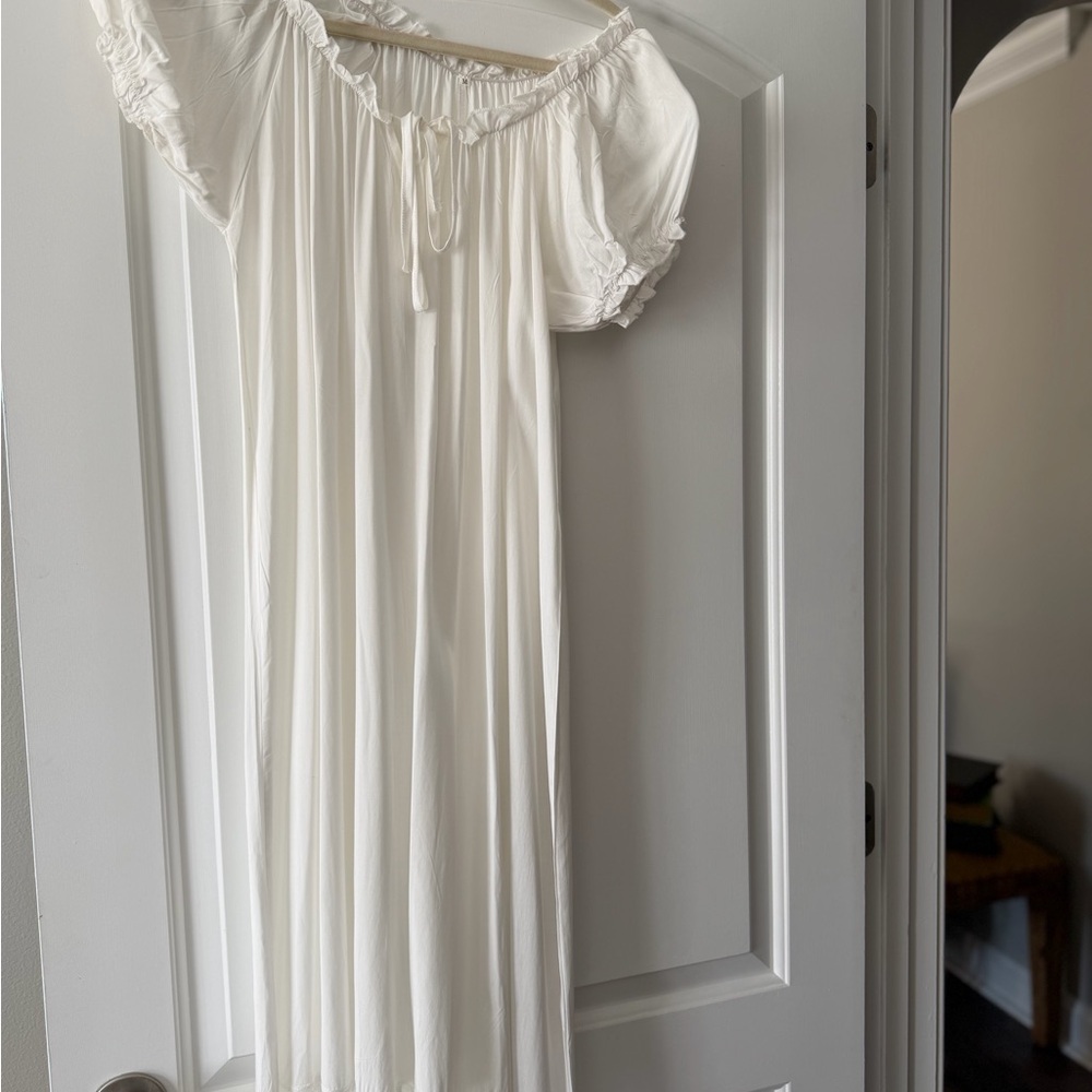 Classic Women's white Baby doll Off-Shoulder Nightgown